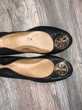 Tory Burch Black Leather Ballet Flats with Gold Logo Medallion
